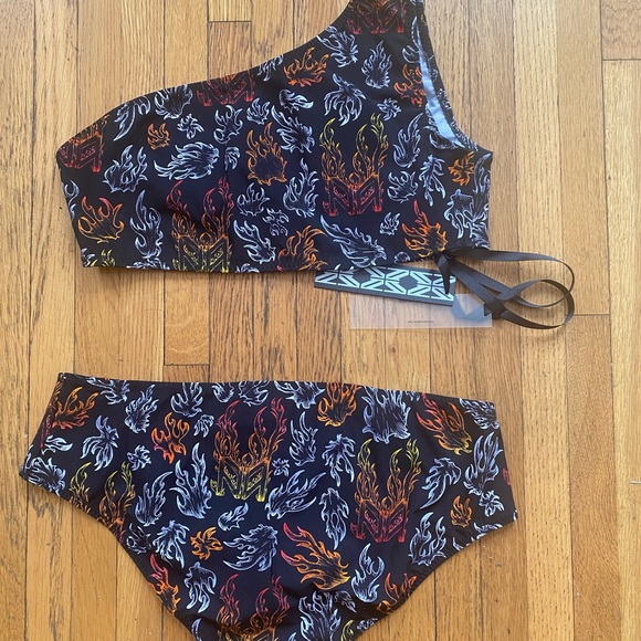 NWT Marcell Von Berlin two piece one-shoulder swimsuit Size M - Picture 2 of 5